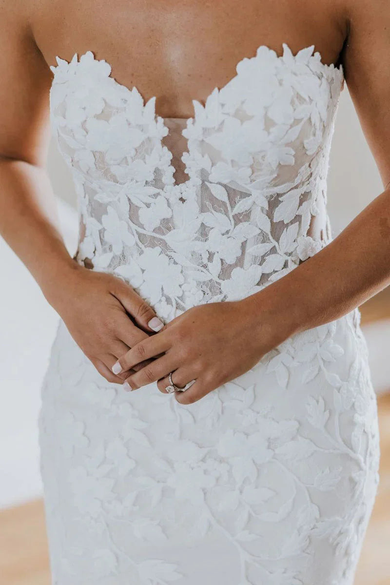 Vestidos de novia de tul con escote corazón y apliques de sirena y mangas